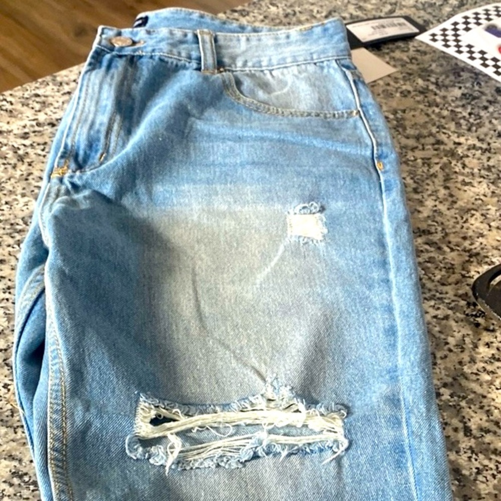 PrettyLittleThing Distressed Blue Jeans